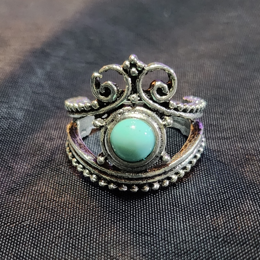 Vintage Regal Silver & Turquoise Ring